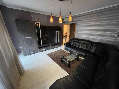 Kiadó Lakás 6000 Kecskemét , 2,5 szobás, 1. emeleti, modern lakás a Jókai utcán