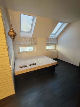 Eladó Lakás 6000 Kecskemét , Füzes utca, utcára nyíló üzlethelyiség, lakás, tároló