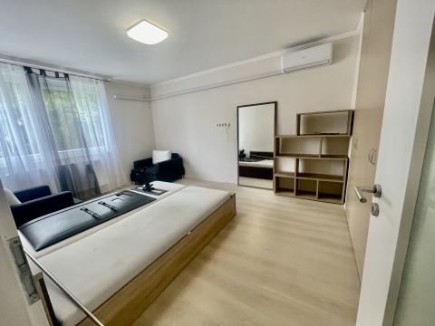 Kiadó Lakás 6000 Kecskemét , Felújított, első emeleti, 2 szobás lakás kiadó a Belvárosban