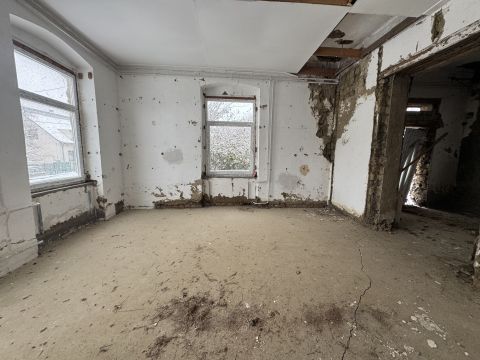 Eladó Ház 5331 Kenderes ELADÓ Kreatív ötletekre váró KÚRIA Kenderesen ! 