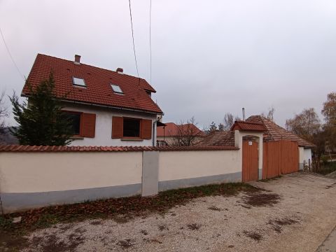 Eladó Ház 2526 Epöl 