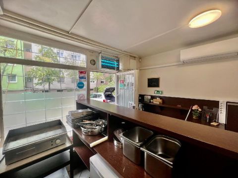 Eladó Üzlethelyiség 1173 Budapest 17. kerület , 1173 Budapest 17, Jól frekventált