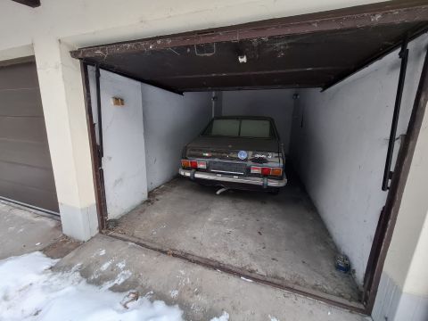 Eladó Tároló/Raktár 6100 Kiskunfélegyháza , Belvárosi garázs zárt udvarban