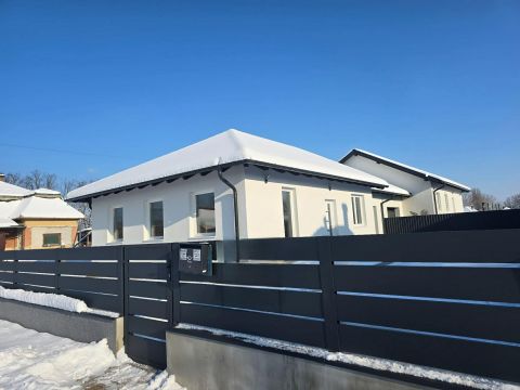 Eladó Lakás 2724 Újlengyel 