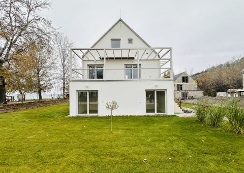 Eladó Lakás 8172 Balatonakarattya , Aligai utca