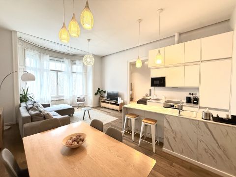 Eladó Lakás 1061 Budapest 6. kerület Király utcában, igényesen felújított, nagypolgári lakás