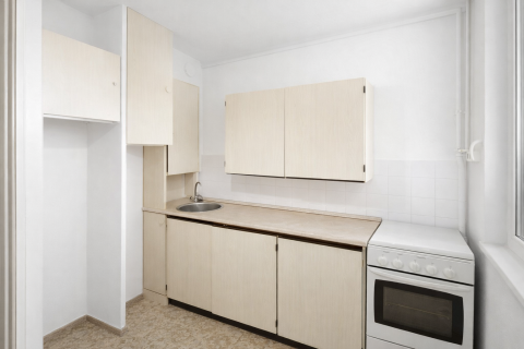 Eladó Lakás 6000 Kecskemét , Kecskemét Arady Vértanúk terén 2 emeleti lakás eladó!