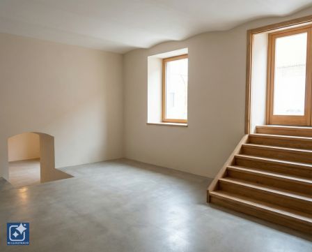 Kiadó Üzlethelyiség 1082 Budapest 8. kerület , A Corvin Pláza bejáratától 25 méterre