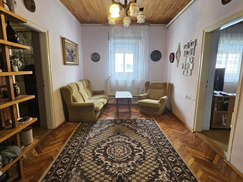 Eladó Ház 7754 Bóly , Bóly központi részén eladó caládi ház