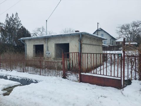 Eladó Ház 2213 Monorierdő , Központhoz közel