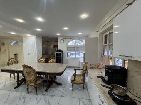 Eladó Ház 2011 Budakalász Hőszigetelt, 7 szobás, újszerű, energiatakarékos családi ház