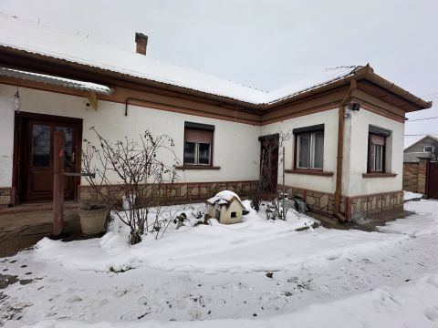 Eladó Ház 2750 Nagykőrös , Eladó családi ház lehetőségekkel,csendes utcában