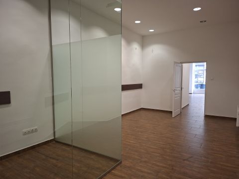 Eladó Üzlethelyiség 1082 Budapest 8. kerület 