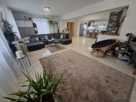 Eladó Ház 6100 Kiskunfélegyháza , Padlófűtéses modern ház tágas terekkel, 4 hálószobával 