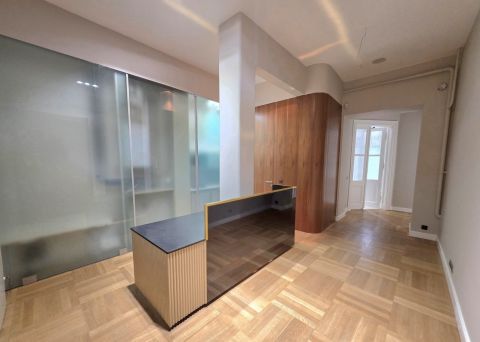 Eladó Lakás 1061 Budapest 6. kerület , Exkluzív palotaépületi ingatlan az Andárssy úton