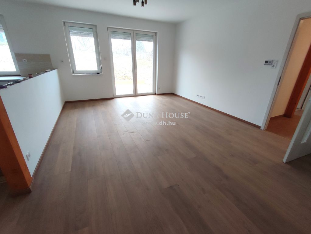 2113 Erdőkertes , Modern, energiahatékony ikerház saroktelken — 1/11