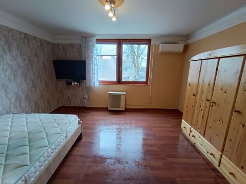 Eladó Lakás 6000 Kecskemét , Kecskemét Műkertváros Bakule Márton utca igazi ékszerdoboz 