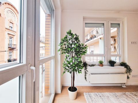 Eladó Lakás 1076 Budapest 7. kerület , Gépesített, felújított, erkélyes lakás garázzsal ELADÓ***