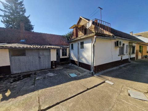 Eladó Ház 6500 Baja Belváros, csendes helyen