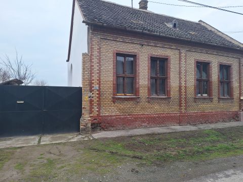 Eladó Ház 6512 Szeremle , csendes utcájában