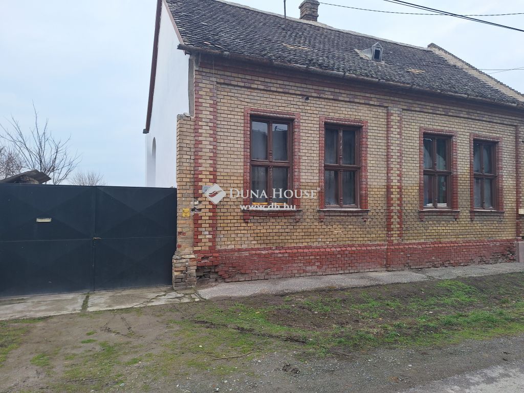 6512 Szeremle , csendes utcájában — 1/24
