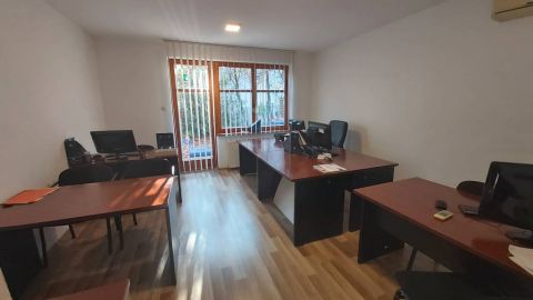 Kiadó Iroda 2011 Budakalász Kiadó iroda Budakalászon