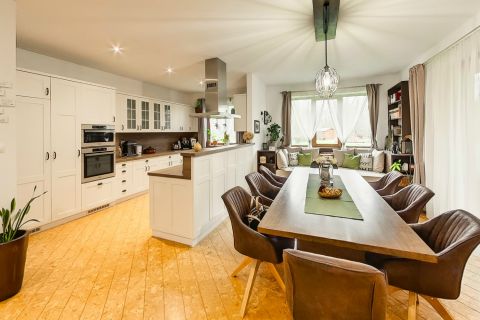 Eladó Ház 6000 Kecskemét Igéző környezetben modern élhető OTTHON 2,1 hA területtel!