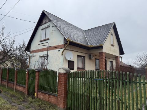 Eladó Ház 5720 Sarkad , Azonnal költözhető ház csöndes mellékutcában