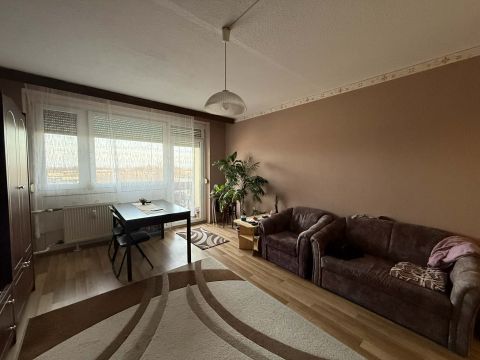 Eladó Lakás 6400 Kiskunhalas Erkélyes 2 szobás lakás eladó - lift, szigetelt társasház