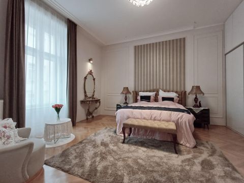 Kiadó Lakás 1061 Budapest 6. kerület BAZILIKÁRA PANORÁMÁS LUXUS LAKÁS