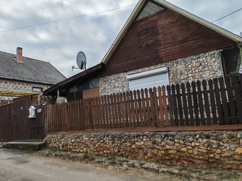 Eladó Ház 2174 Verseg Verseg elején csendes utcában