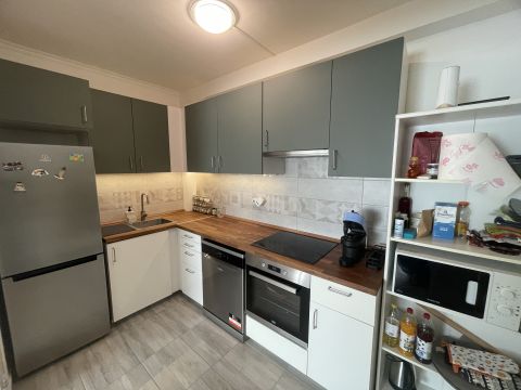 Eladó Lakás 9023 Győr , Adivárosi felújitott Panellakás