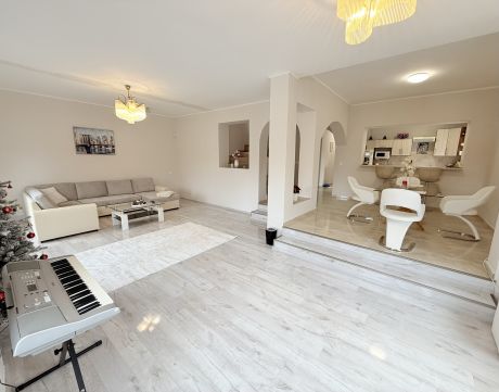 Eladó Ház 1188 Budapest 18. kerület , Felújított, kétgenerációs családi ház Újpéteritelepen