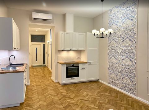 Eladó Lakás 1068 Budapest 6. kerület 