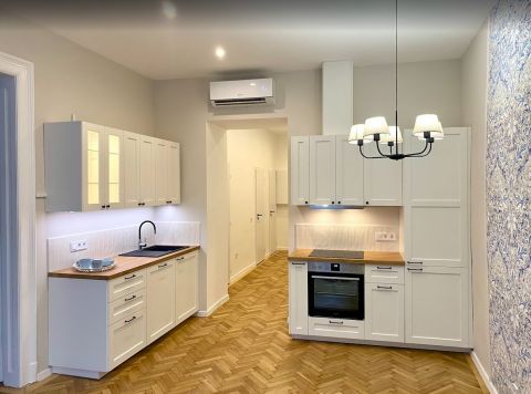 Eladó Lakás 1068 Budapest 6. kerület 