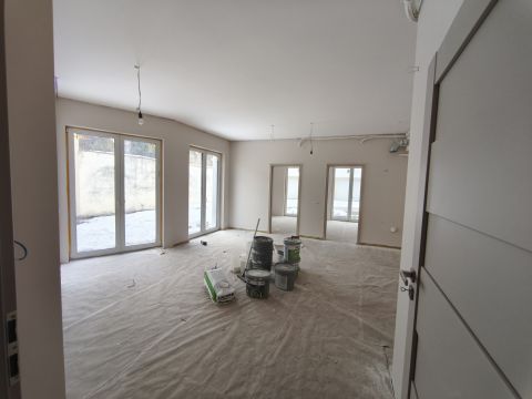 Eladó Lakás 6000 Kecskemét , Újépítésű kertkapcsolatos lakás a belvárosban!