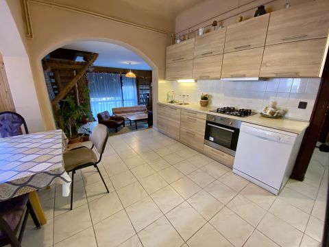 Eladó Ház 1182 Budapest 18. kerület , Kandó tér közelében tetőtér beépítéses ház nagy telekel