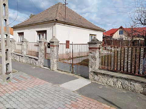 Eladó Ház 2800 Tatabánya , Tehermentes, 3 szobás családi ház Bánhida szívében