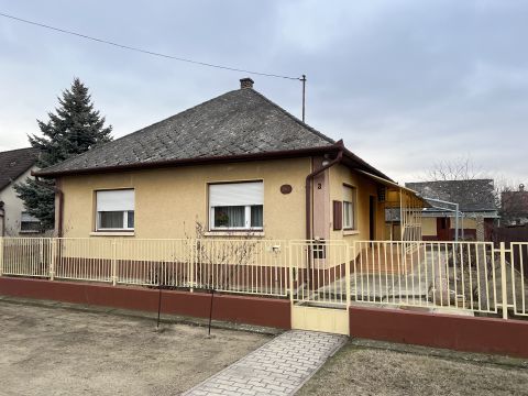 Eladó Ház 2213 Monorierdő , Rétes csárda