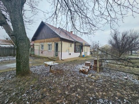 Eladó Ház 5061 Tiszasüly , 5061 Tiszasüly, központi