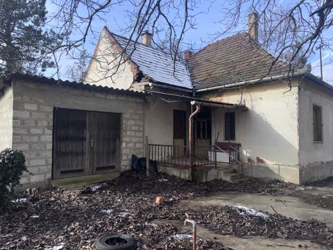 Eladó Ház 2060 Bicske , Bicske, Felújítandó családi ház 