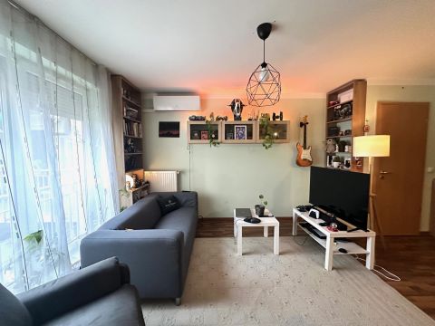 Eladó Lakás 1086 Budapest 8. kerület , Liftes társasházban, 46 nm, 6. emeleti szép lakás eladó!