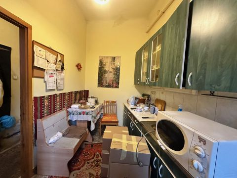 Eladó Lakás 1091 Budapest 9. kerület , Mihálkovics utcában  terasszal, 53 nm-es felújítandó lakás