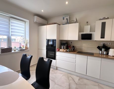 Eladó Ház 6070 Izsák Uzovicstelepen teljes körűen felújított ikerház fél eladó