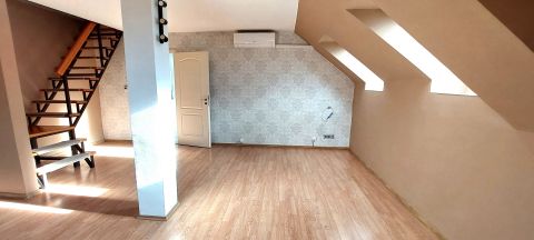 Eladó Lakás 9700 Szombathely , Oladi lakótelepen 2szintes 3szobás szép állapotú lakás eladó