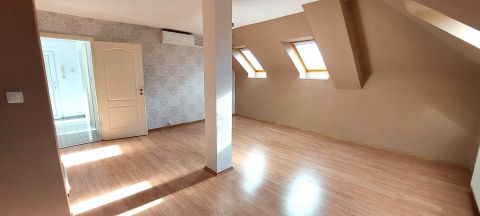 Eladó Lakás 9700 Szombathely Oladi lakótelepen 2szintes 3szobás szép állapotú lakás eladó