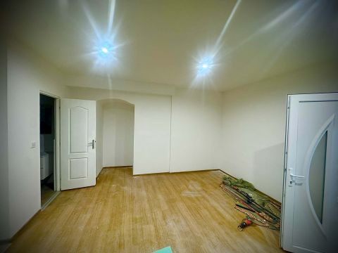 Eladó Iroda 1096 Budapest 9. kerület Felújított Garzon