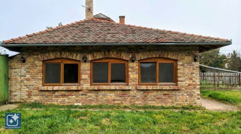 Eladó Ház 6932 Magyarcsanád , 113 nm-es, 3 szobás családi ház eladó