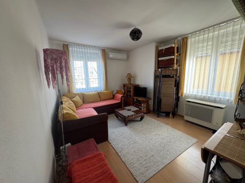 Eladó Lakás 1145 Budapest 14. kerület , Herminamező közepén, nappali egy hálós napfényes lakás!