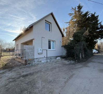 Eladó Ház 6000 Kecskemét , Felújított családi ház eladó / cserélhető kecskeméti lakásra